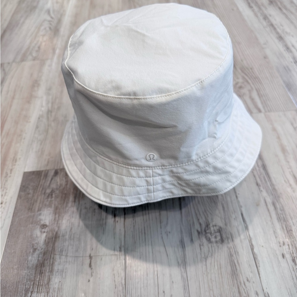 Lululemon Athletica Reversible white/grey pattern Bucket Hat